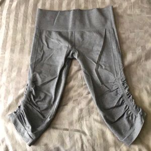 Gray stretch, LuLulemon crops